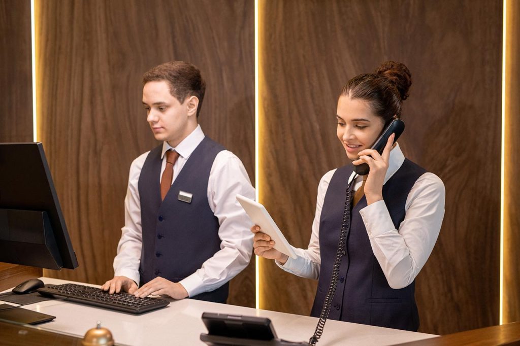 come vestirsi per lavorare in hotel