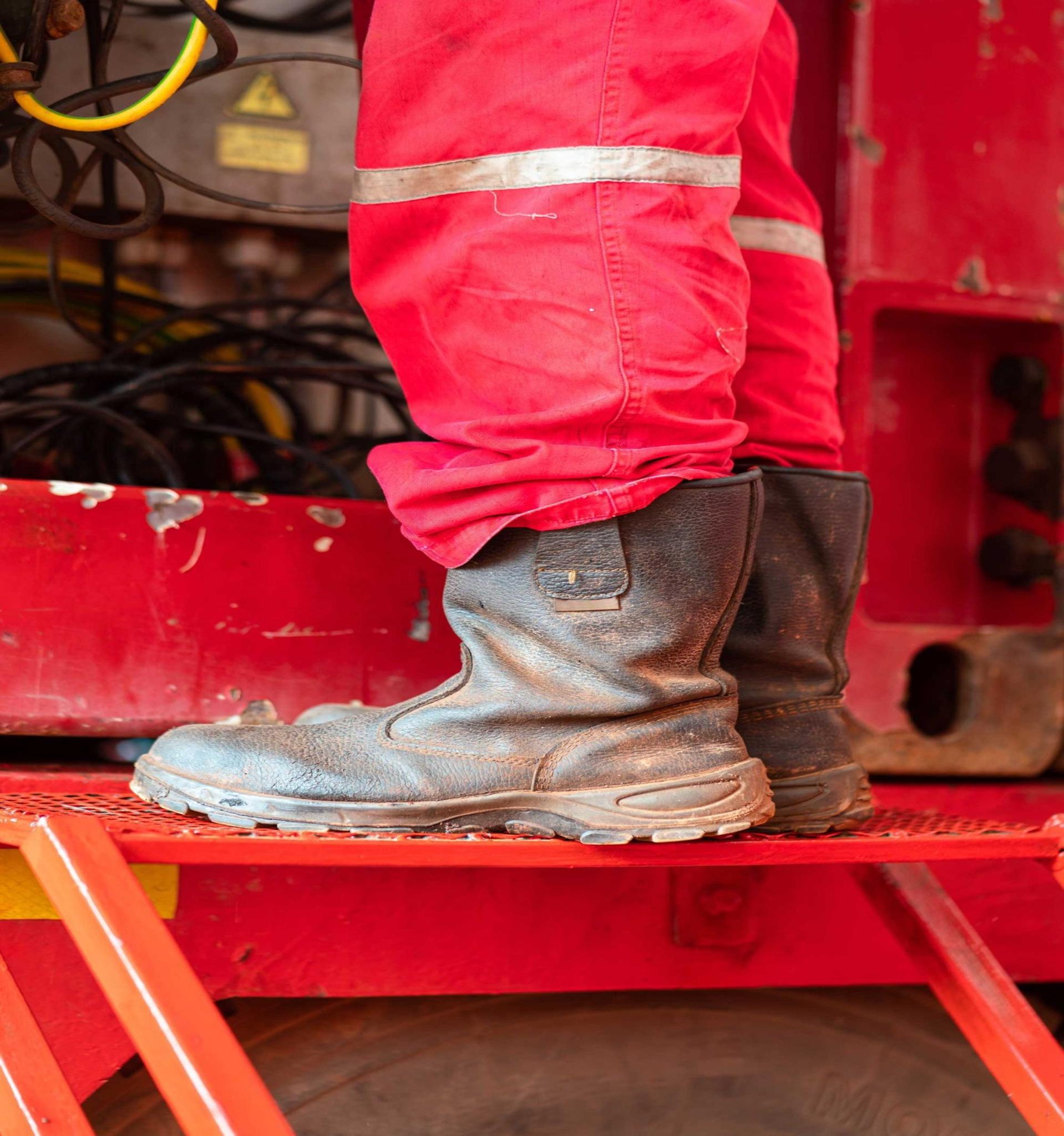 Primo esempio di scarpe antinfortunistica